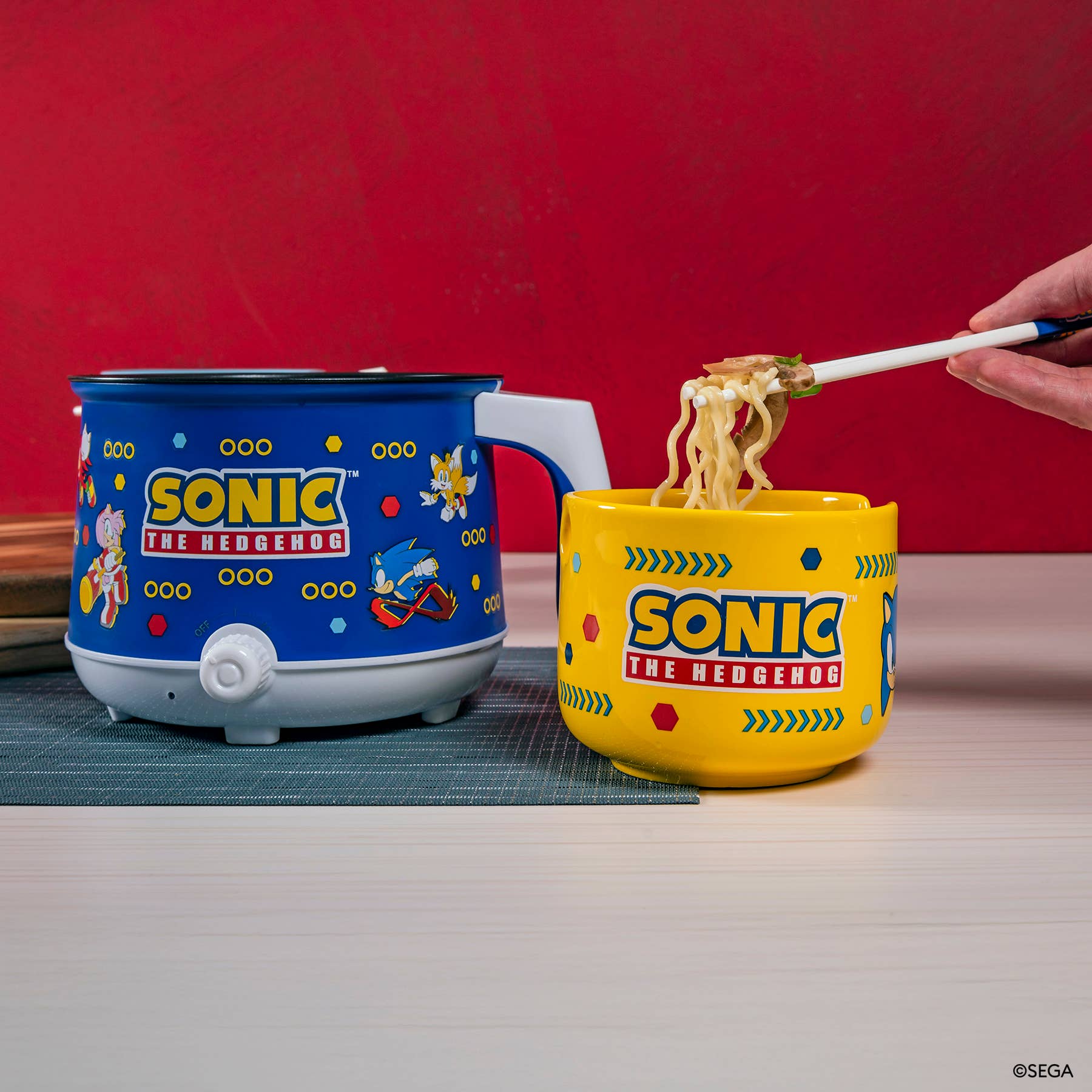 Sonic the Hedgehog Hot Pot with Ramen Bowls 3
