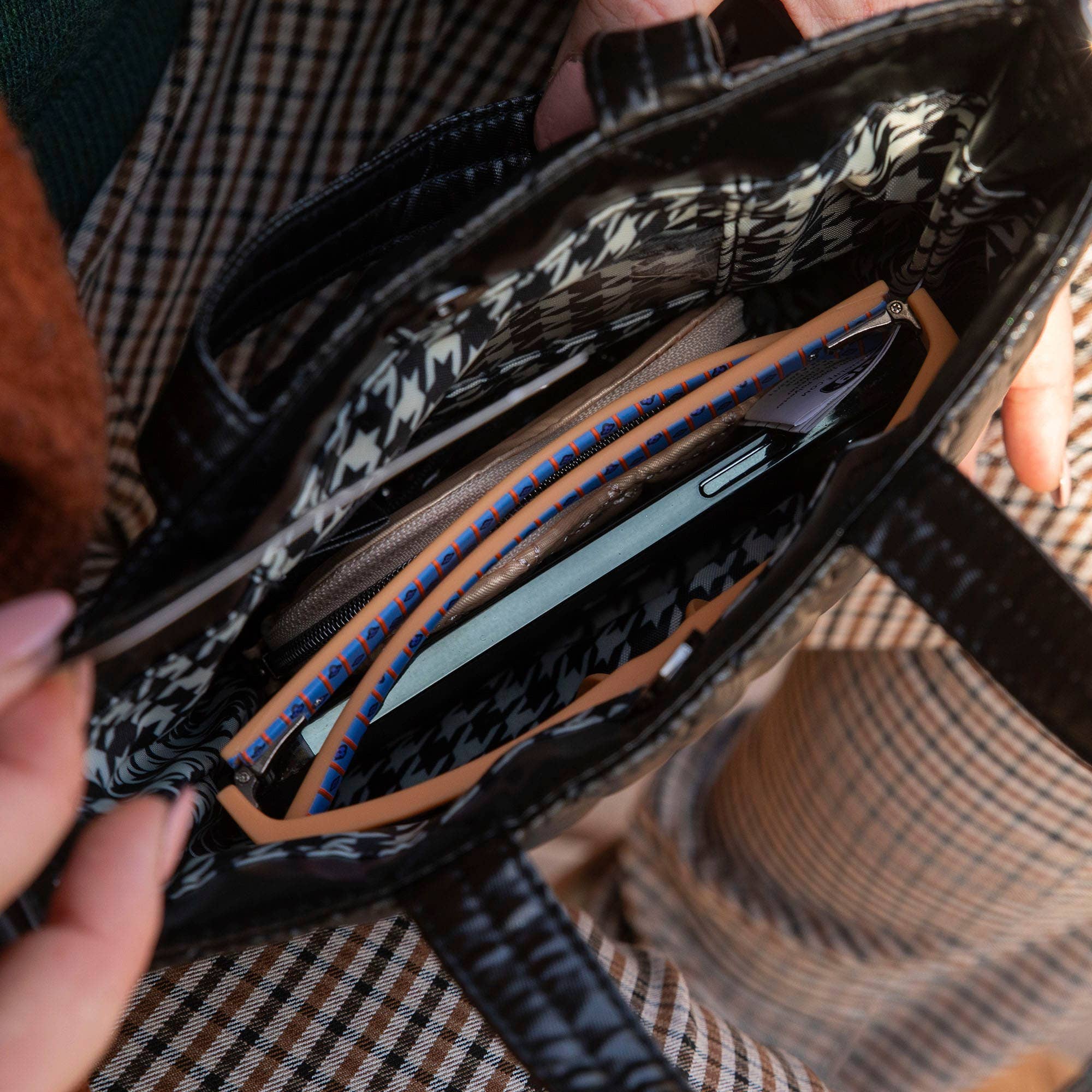 Tip Toe Crossbody Bag 10