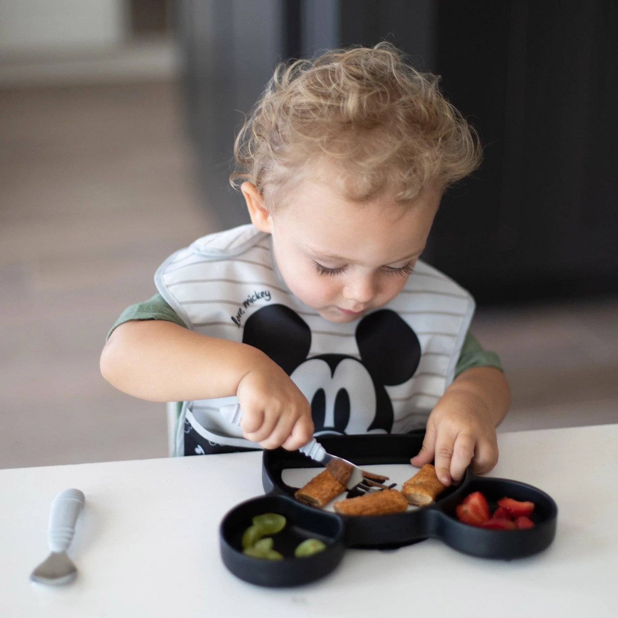 Silicone Grip Dish: Mickey Mouse 13