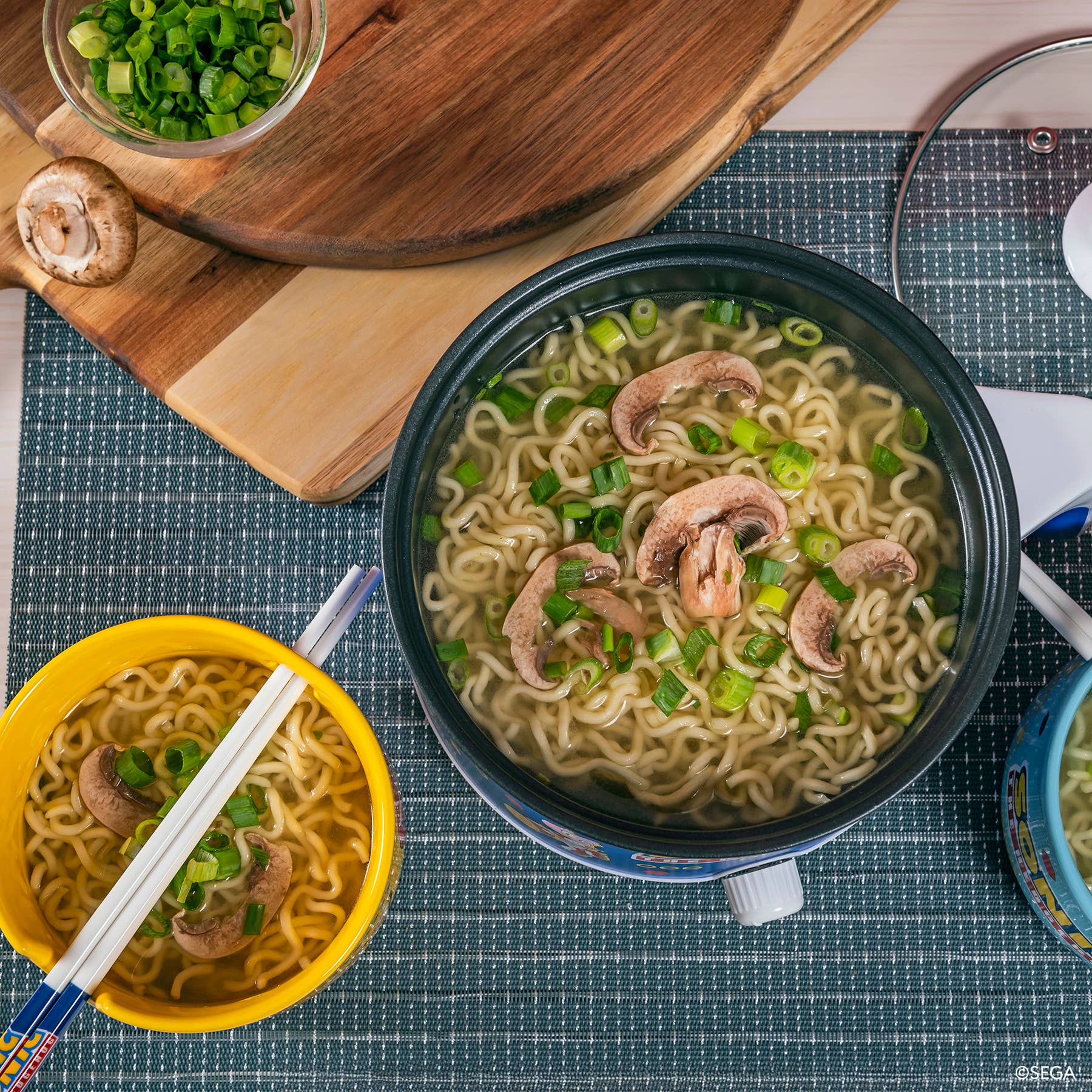 Sonic the Hedgehog Hot Pot with Ramen Bowls 5